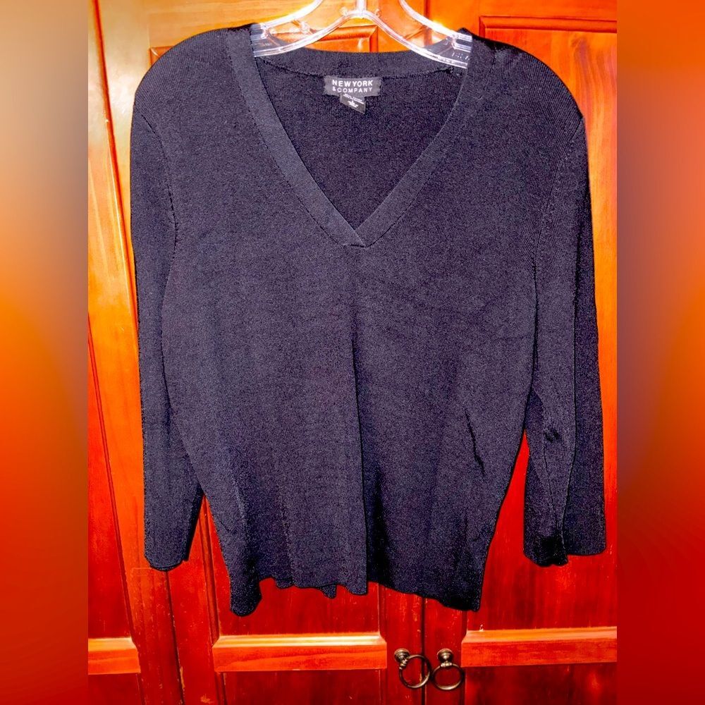 New York & Company Elegant Black V-Neck Sweater #1451
